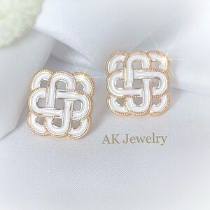 💎EARRINGS Gold and White Enamel, Needle Posts, Twisted Weave 1 inch